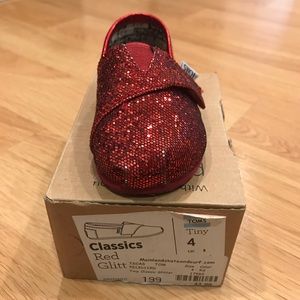 Red Sparkly Toddler Toms - size 4